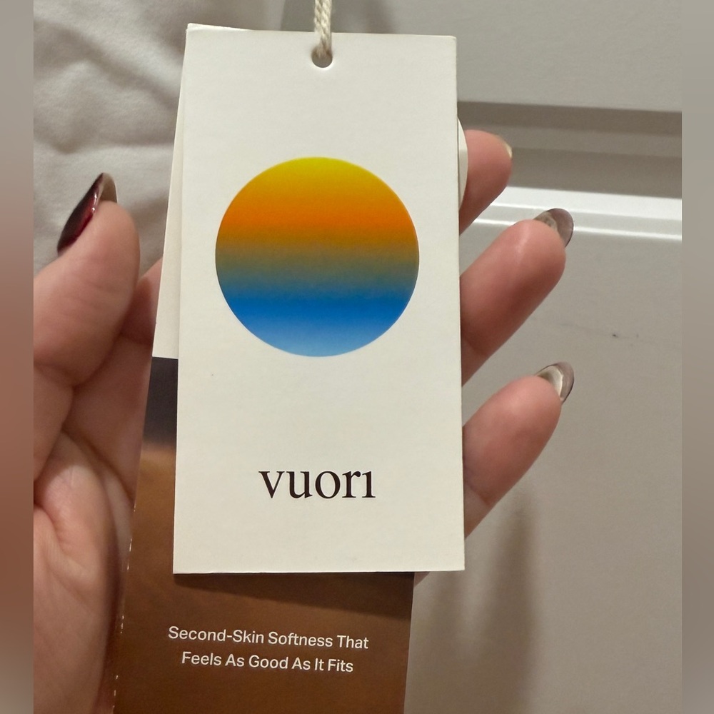 Vuori Daily Crop - White - Picture 4 of 7
